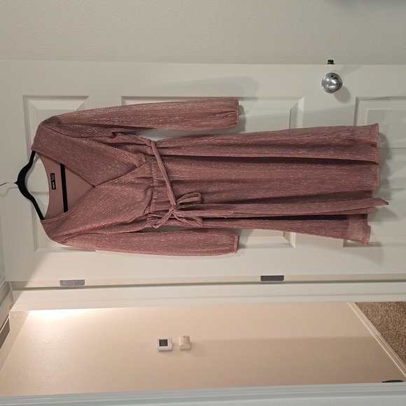 Pink dress - Picture 3 of 8